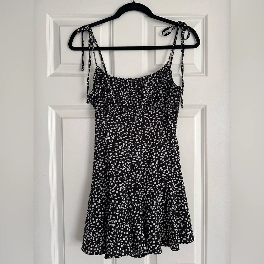 Black & White Floral Romper - Size Small - Picture 5 of 11